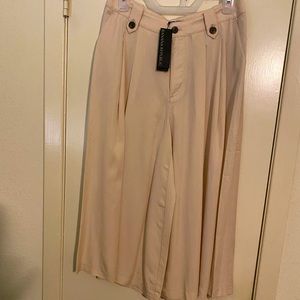 Banana Republic women Size 4 wide leg pants